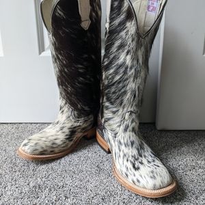 Women's cowboy boots